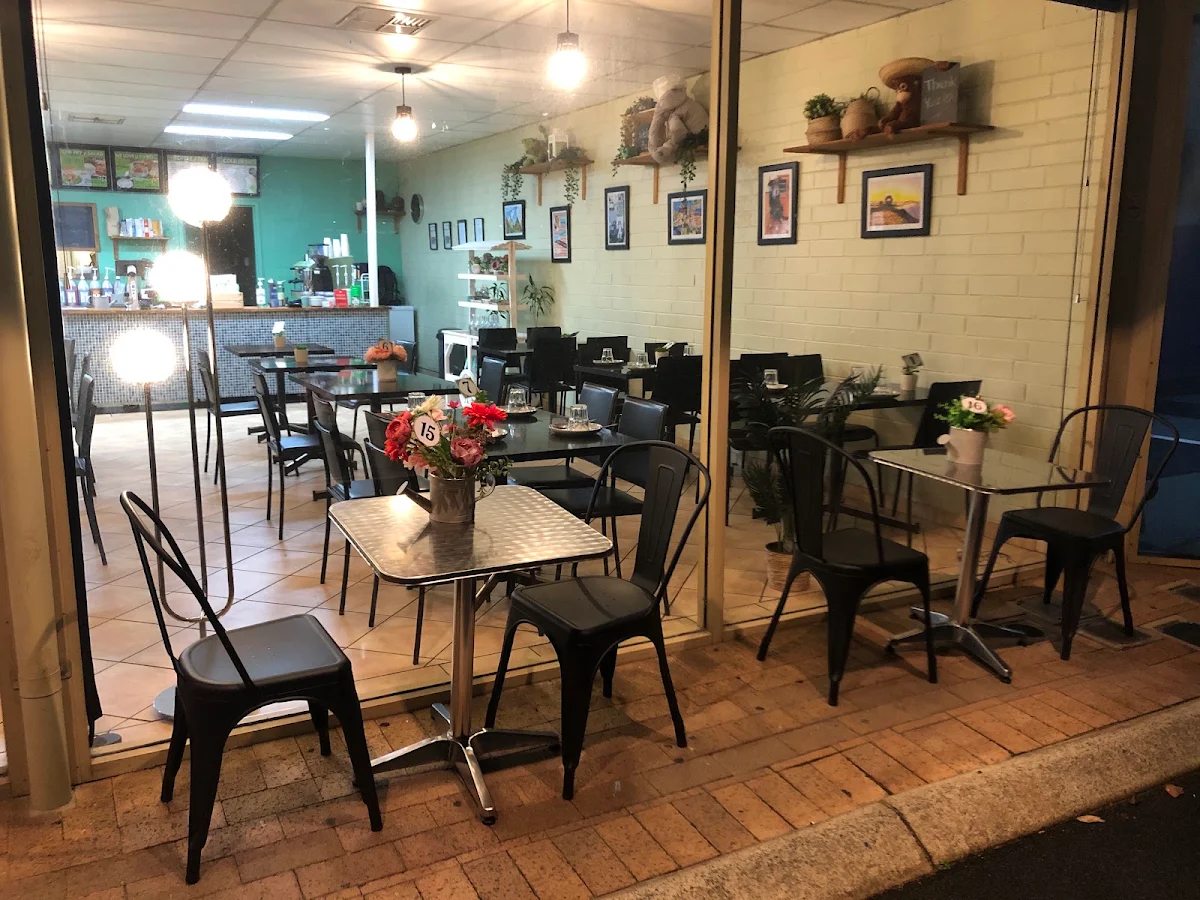 Vibe, Tie Twist Cafe