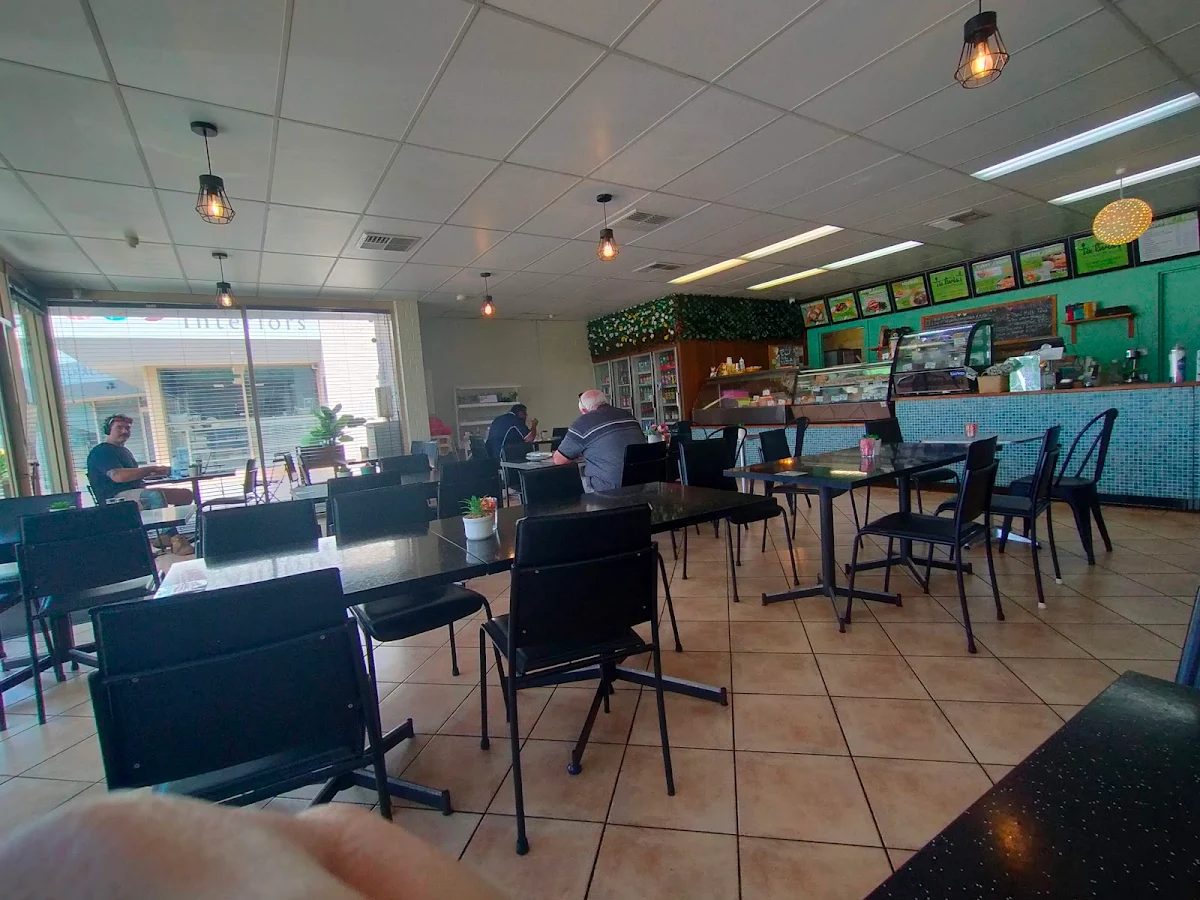 Vibe, Tie Twist Cafe