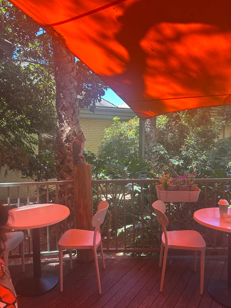 Vibe, Supernatural Eatery