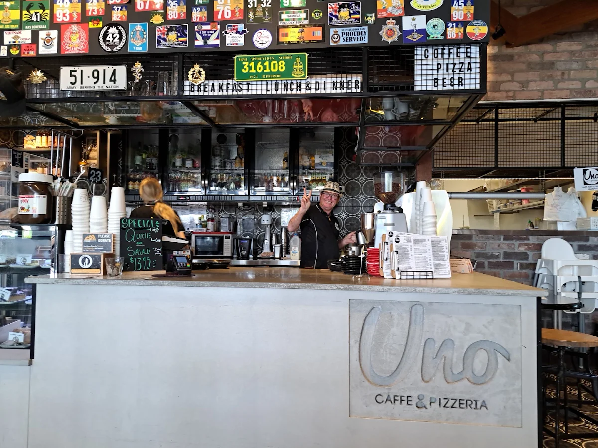Vibe, Uno Caffe & Pizzeria