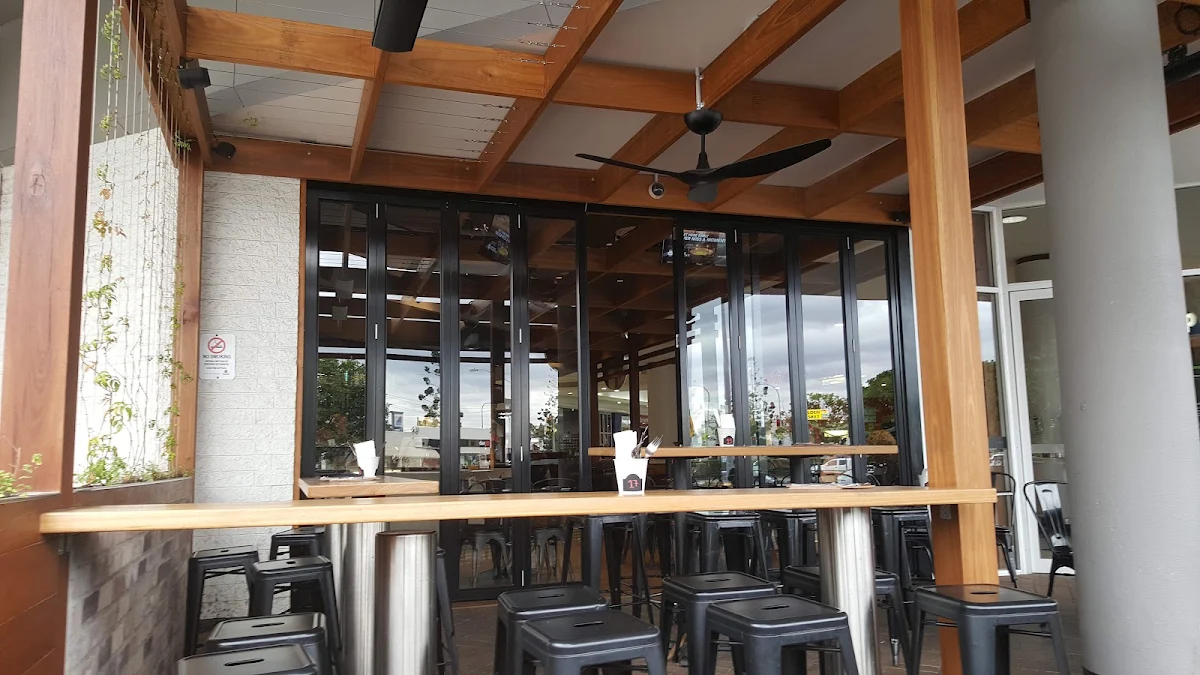 Vibe, Uno Caffe & Pizzeria