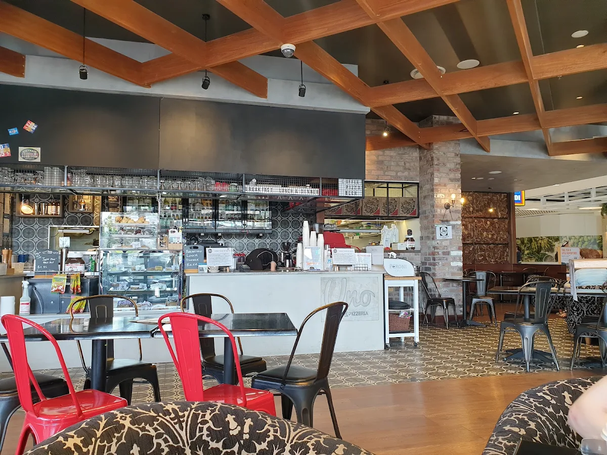 Vibe, Uno Caffe & Pizzeria