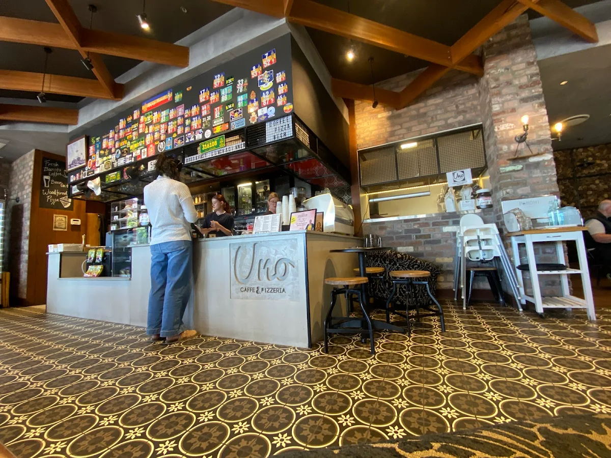 Vibe, Uno Caffe & Pizzeria