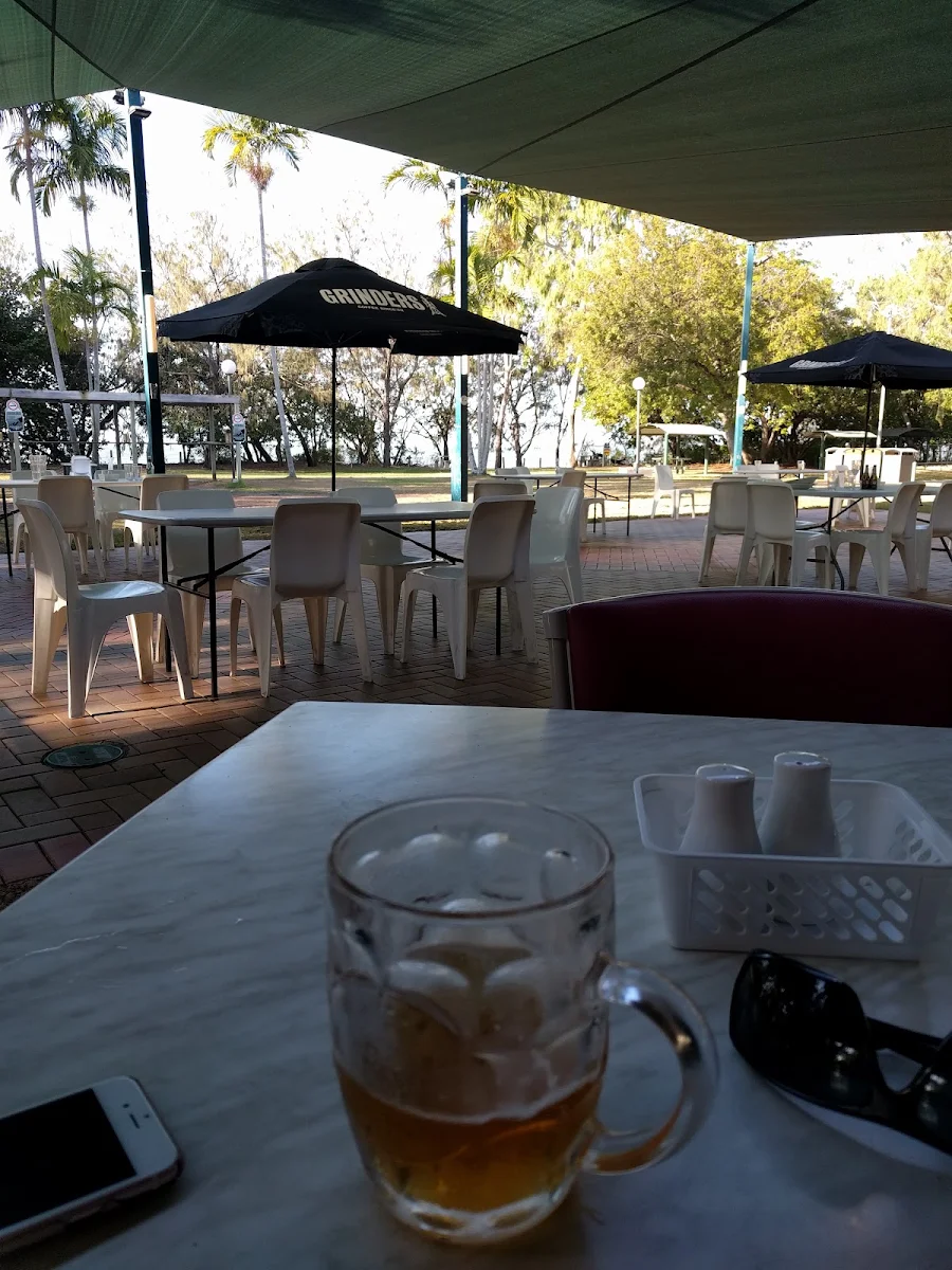 Food & drink, Bushland Beach Tavern