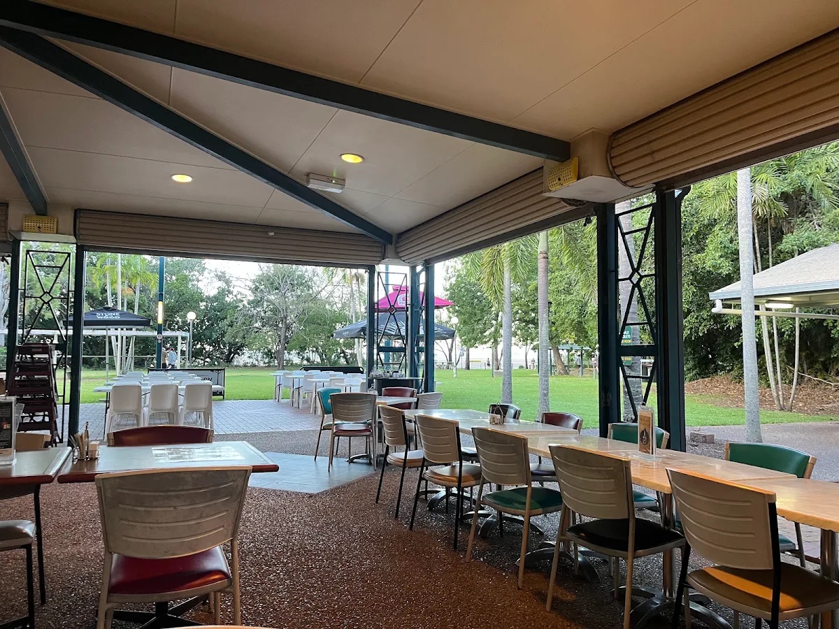 Vibe, Bushland Beach Tavern
