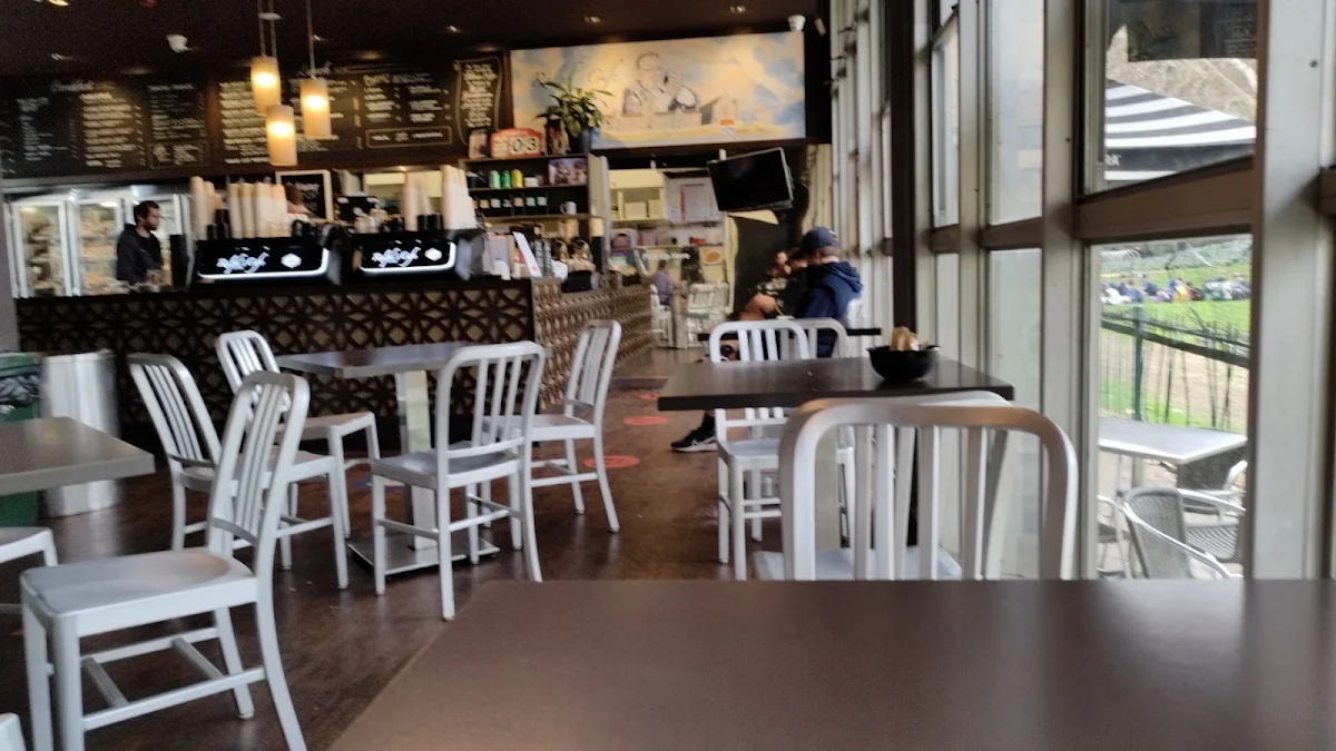 Vibe, Ralph's Cafe