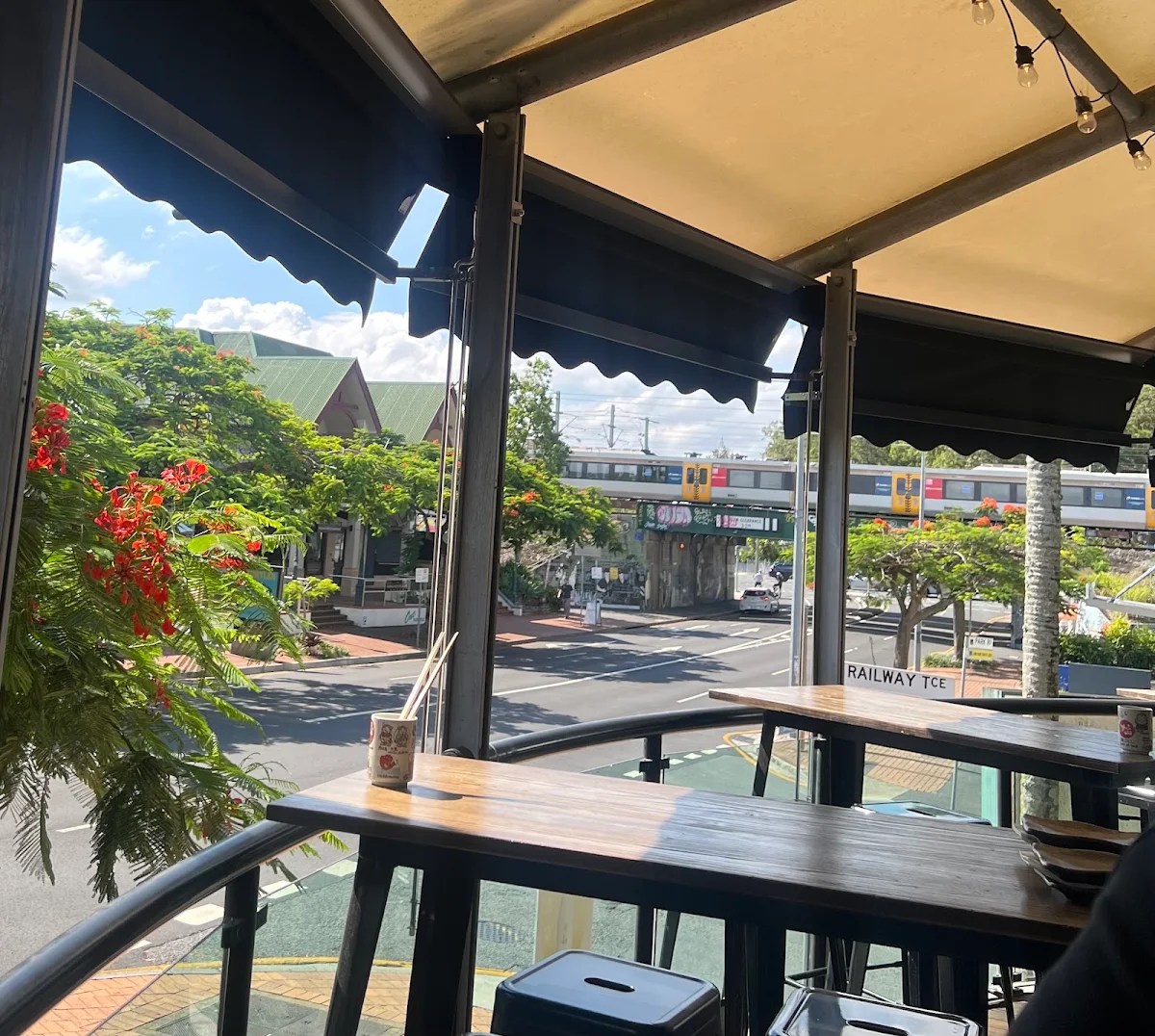 Vibe, Hono Grill