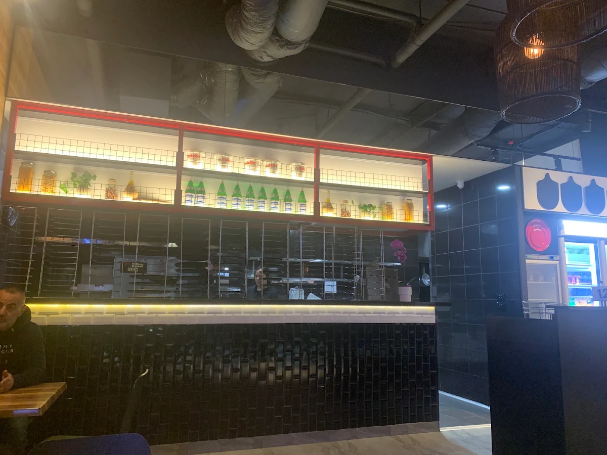 Vibe, Milana Pizzeria