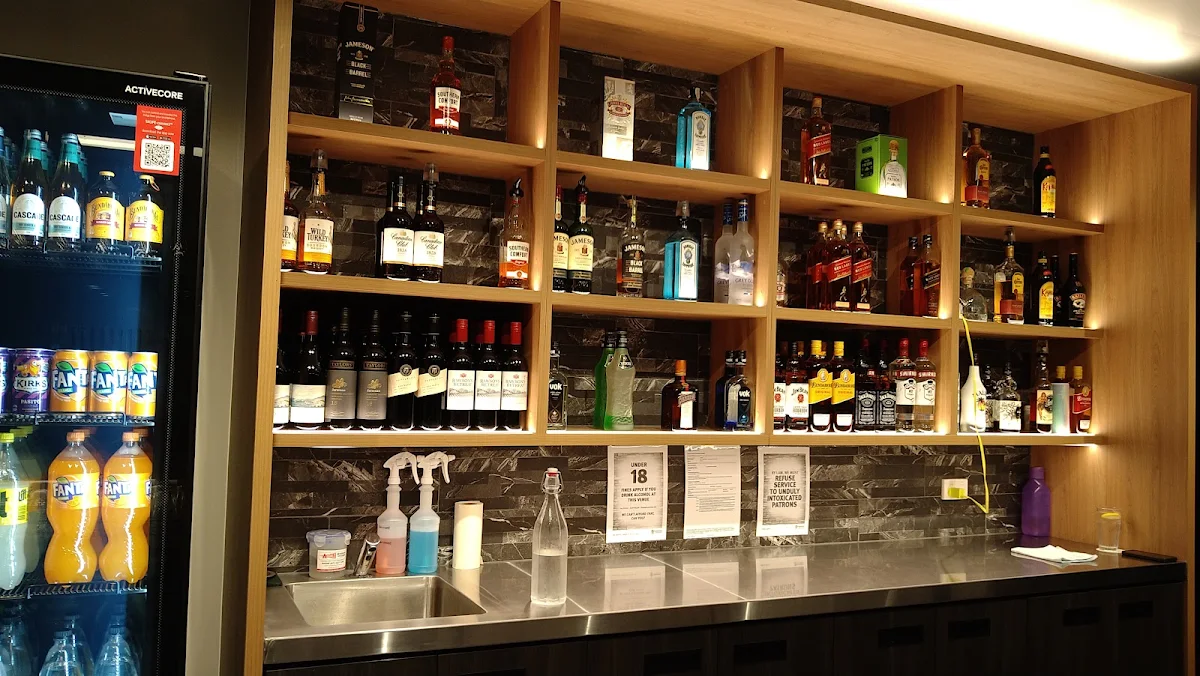Vibe, Glenden Bar and Grill