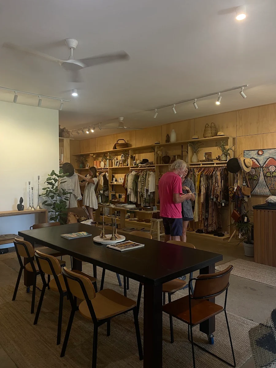 Vibe, Roads Store