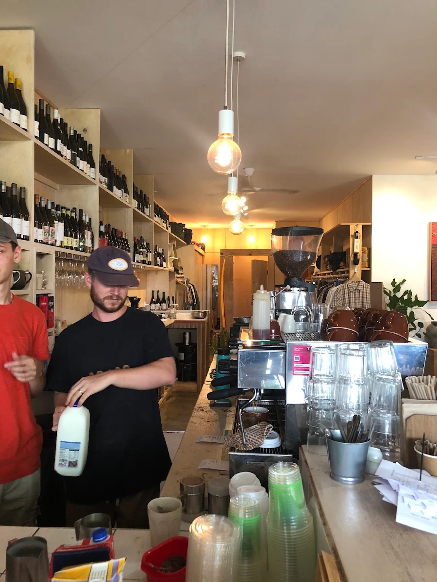 Vibe, Roads Store