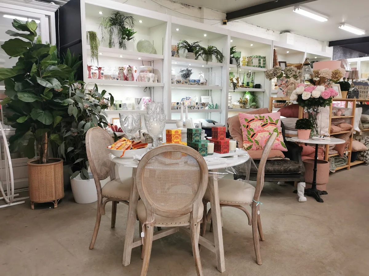 Vibe, Town & Country Home Garden Cafe