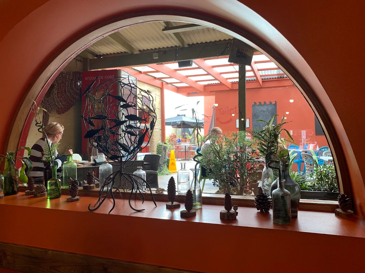 Vibe, Fishtales Cafe