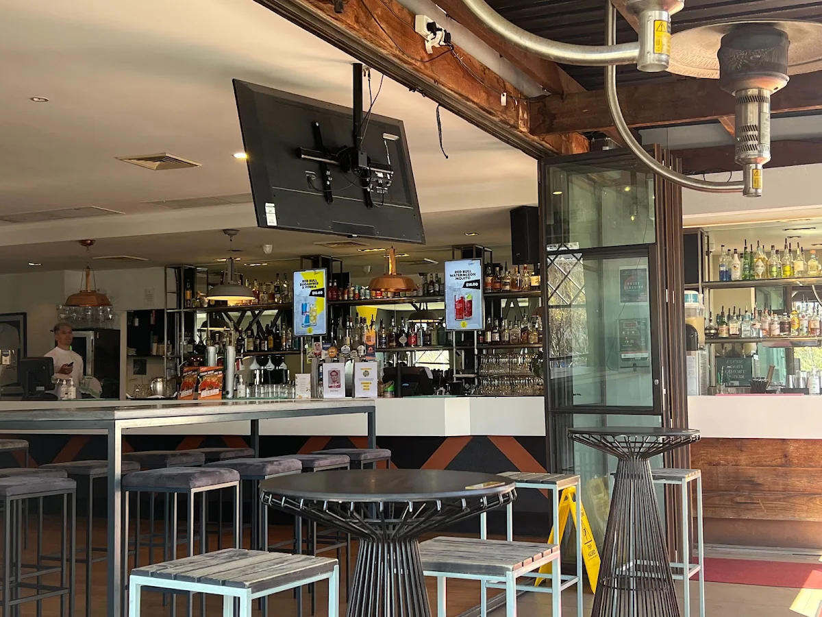 Vibe, The Railway Hotel- Windsor
