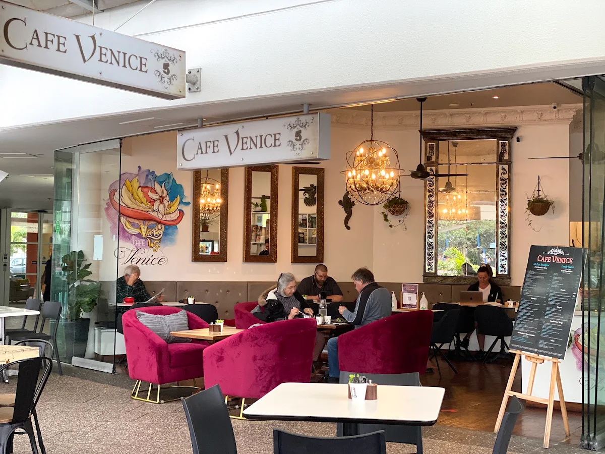 Vibe, Cafe Venice