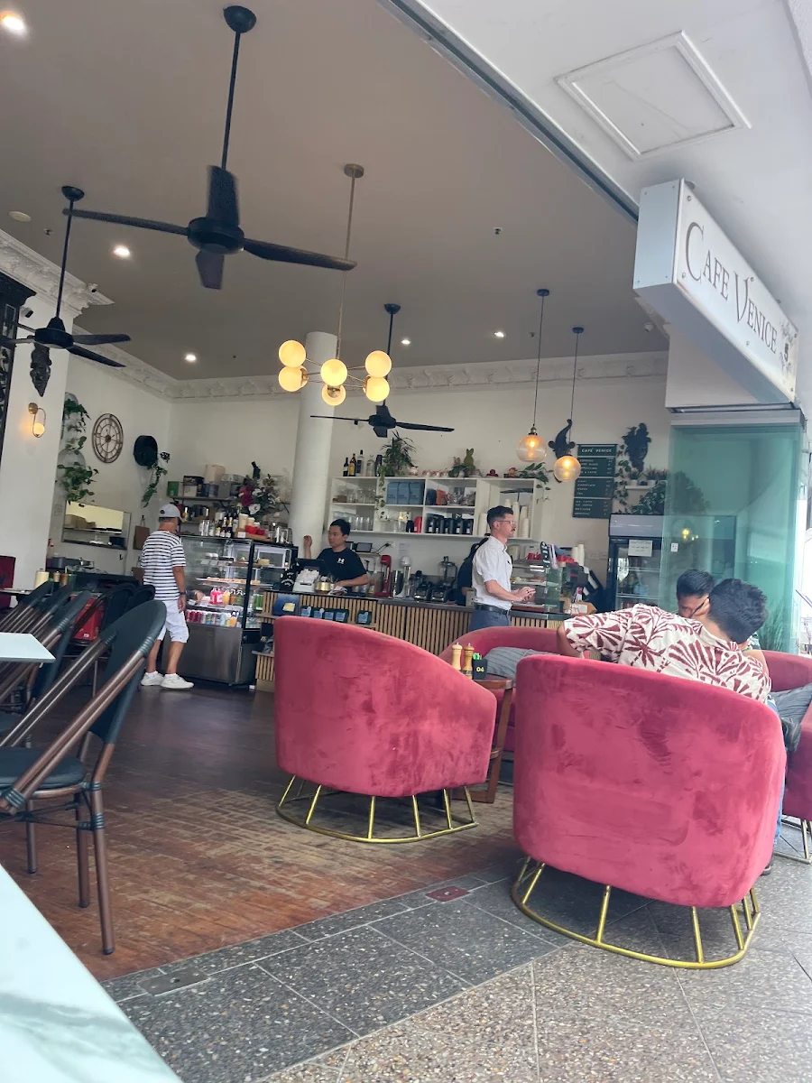 Vibe, Cafe Venice