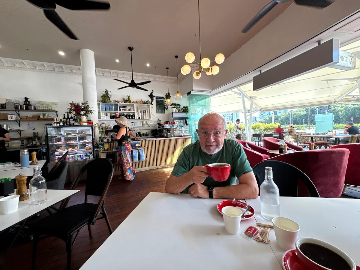 Vibe, Cafe Venice