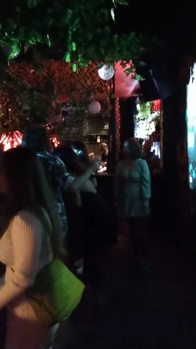 Vibe, Somewhere Bar