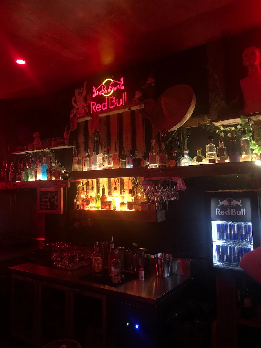 Vibe, Somewhere Bar
