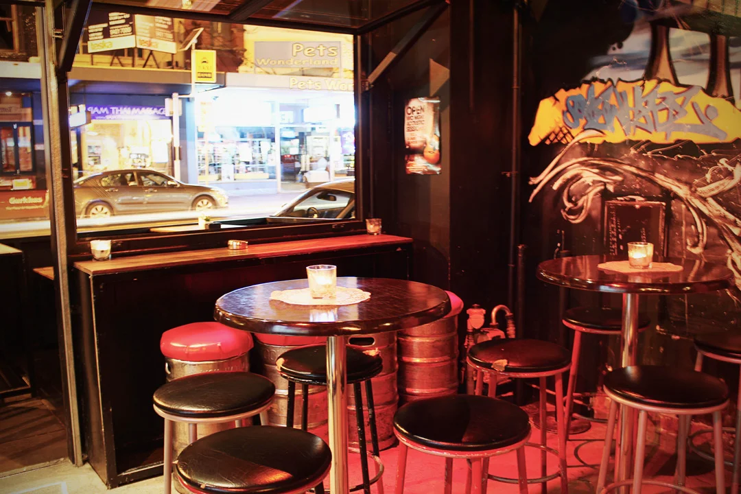 Vibe, Somewhere Bar