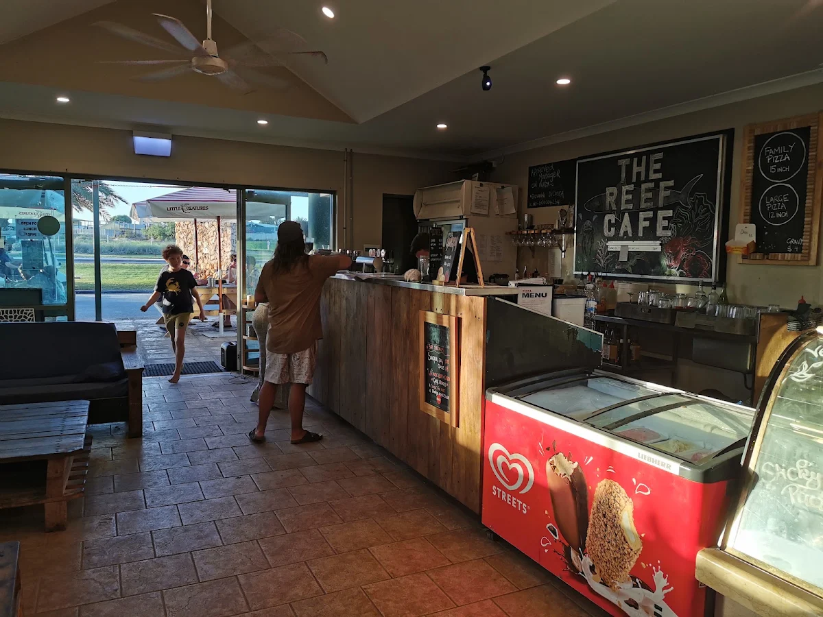 Vibe, Reef Cafe
