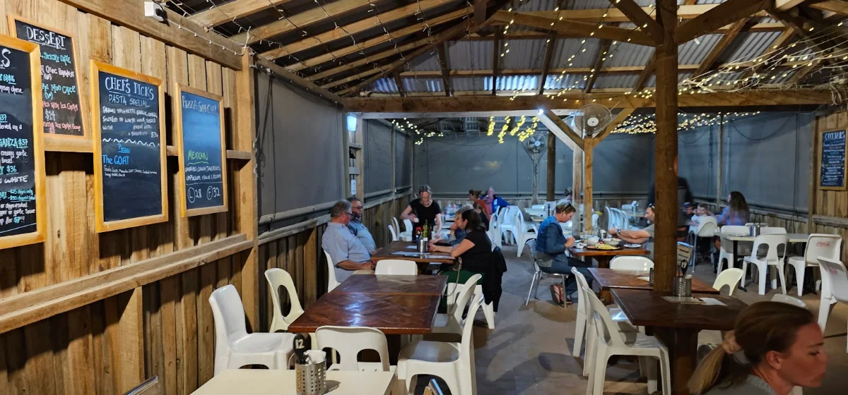 Vibe, Reef Cafe
