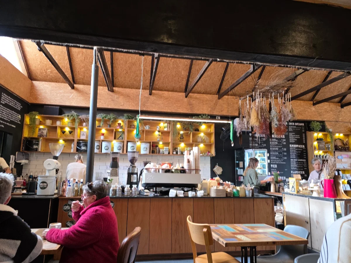 Vibe, Folks coffee
