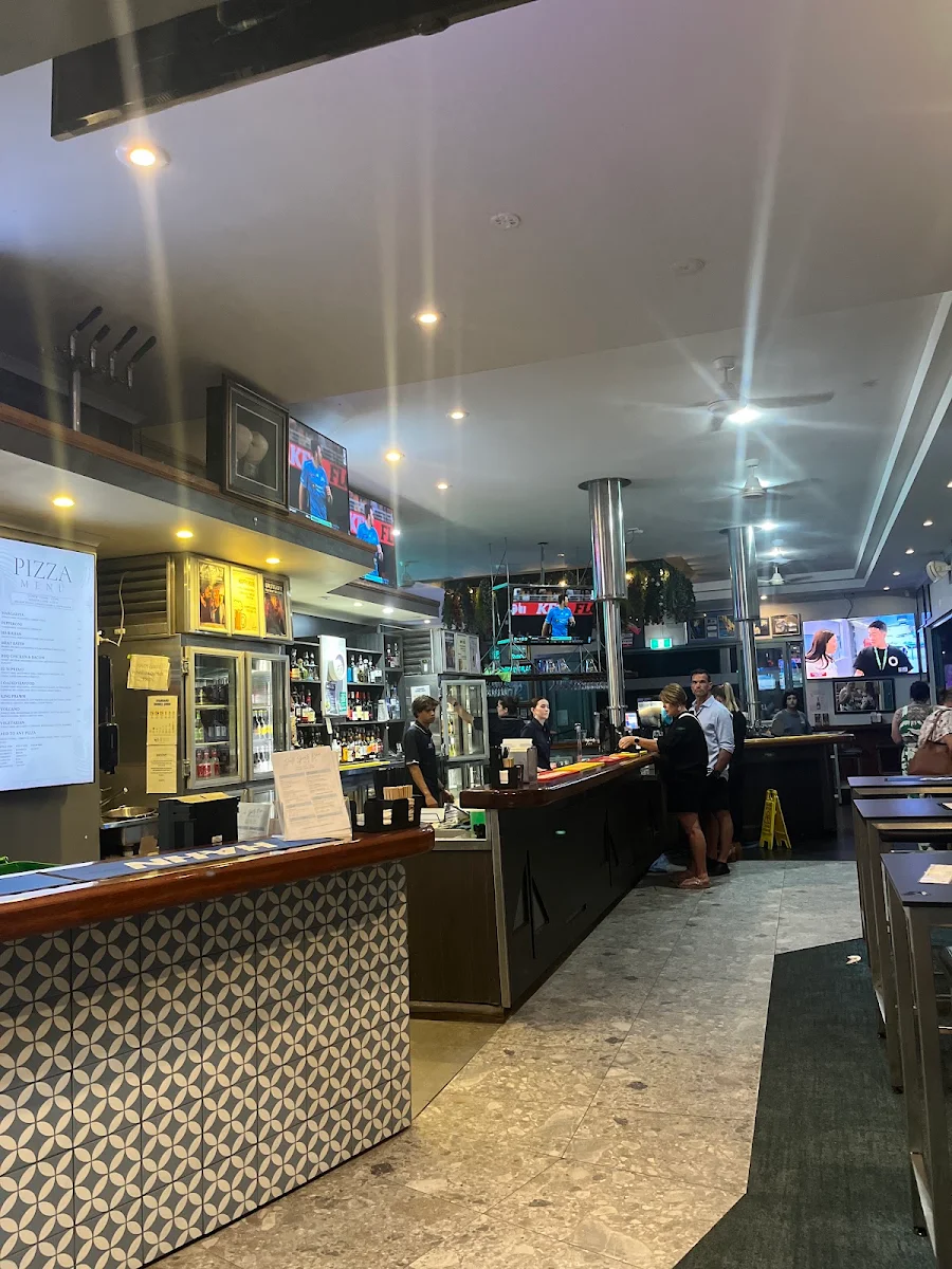 Vibe, Sails Sports Bar