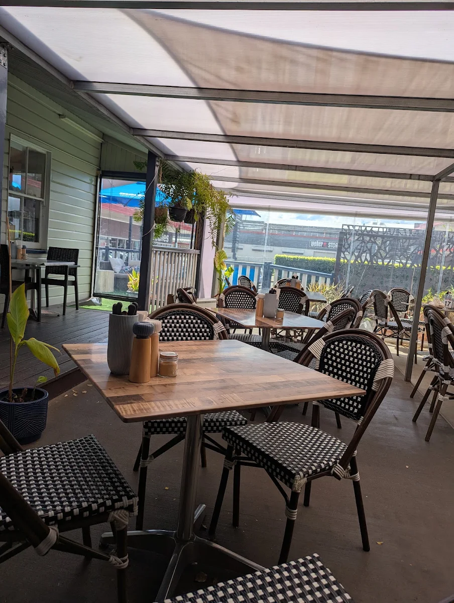 Vibe, Abbey's Cottage Cafe