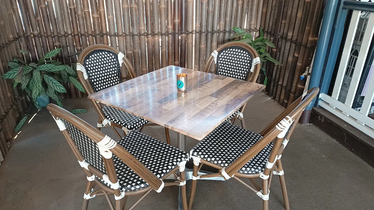Vibe, Abbey's Cottage Cafe