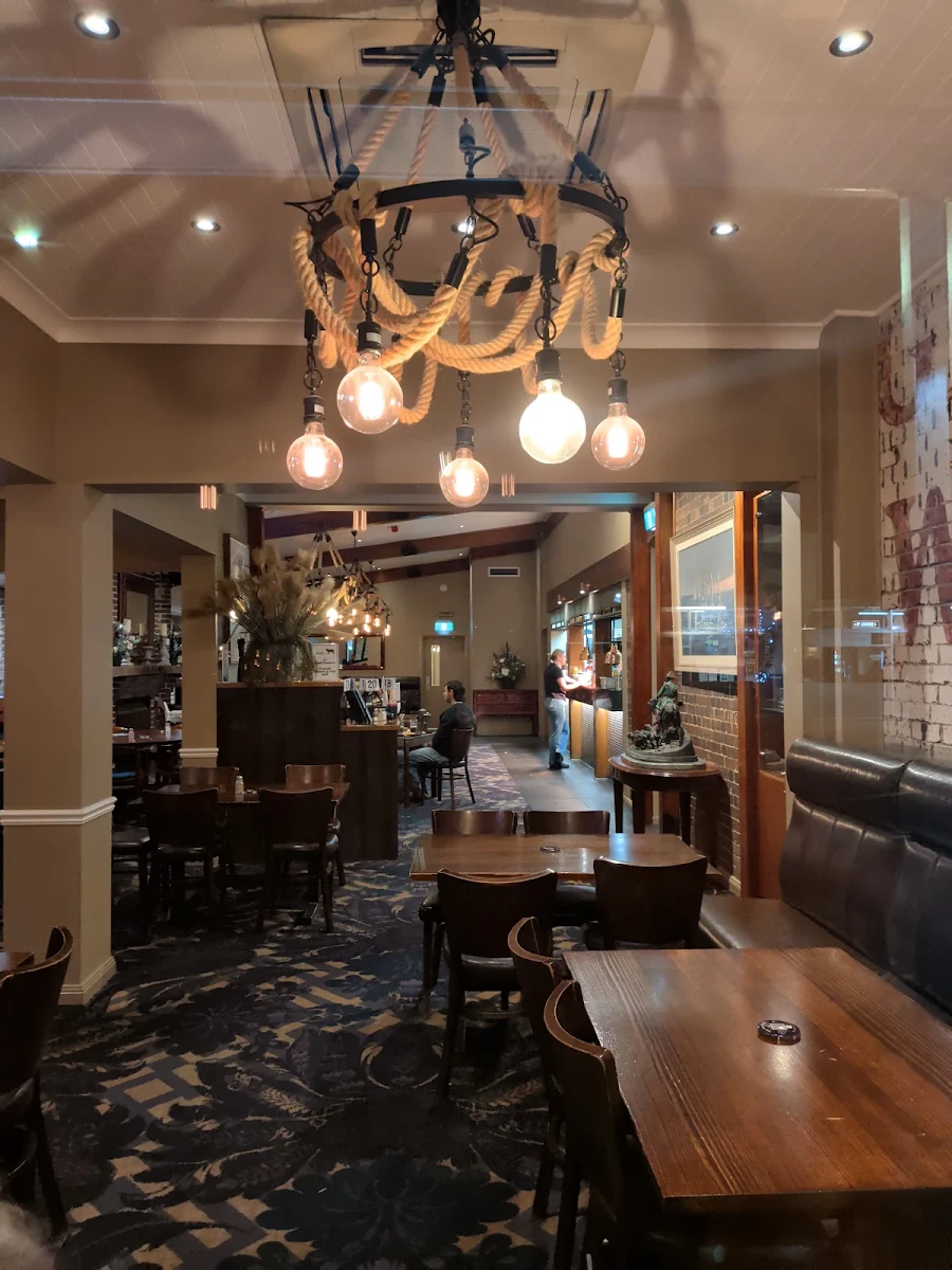 Vibe, Whitebull Hotel