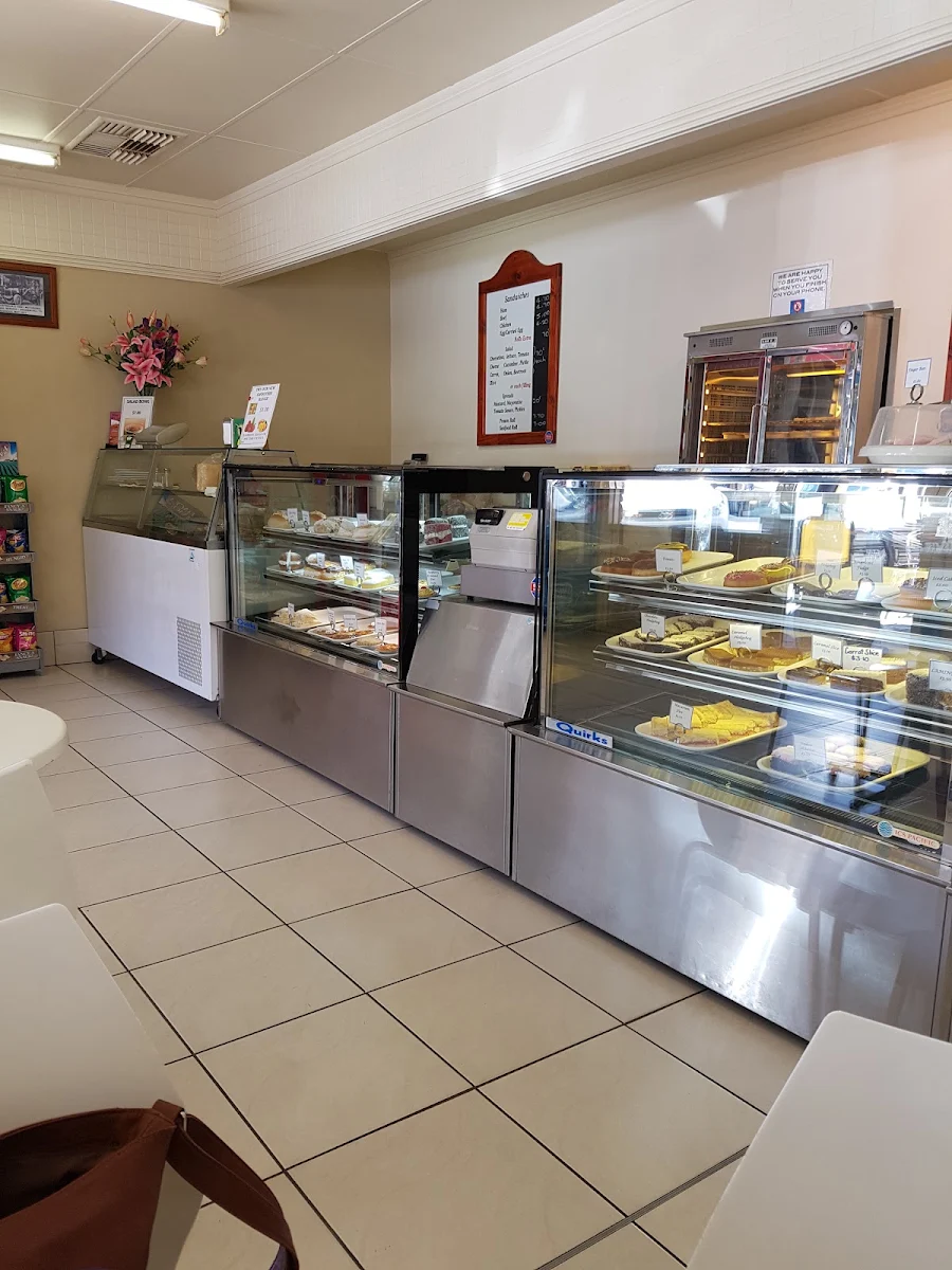 Vibe, Mac's Oven Foods