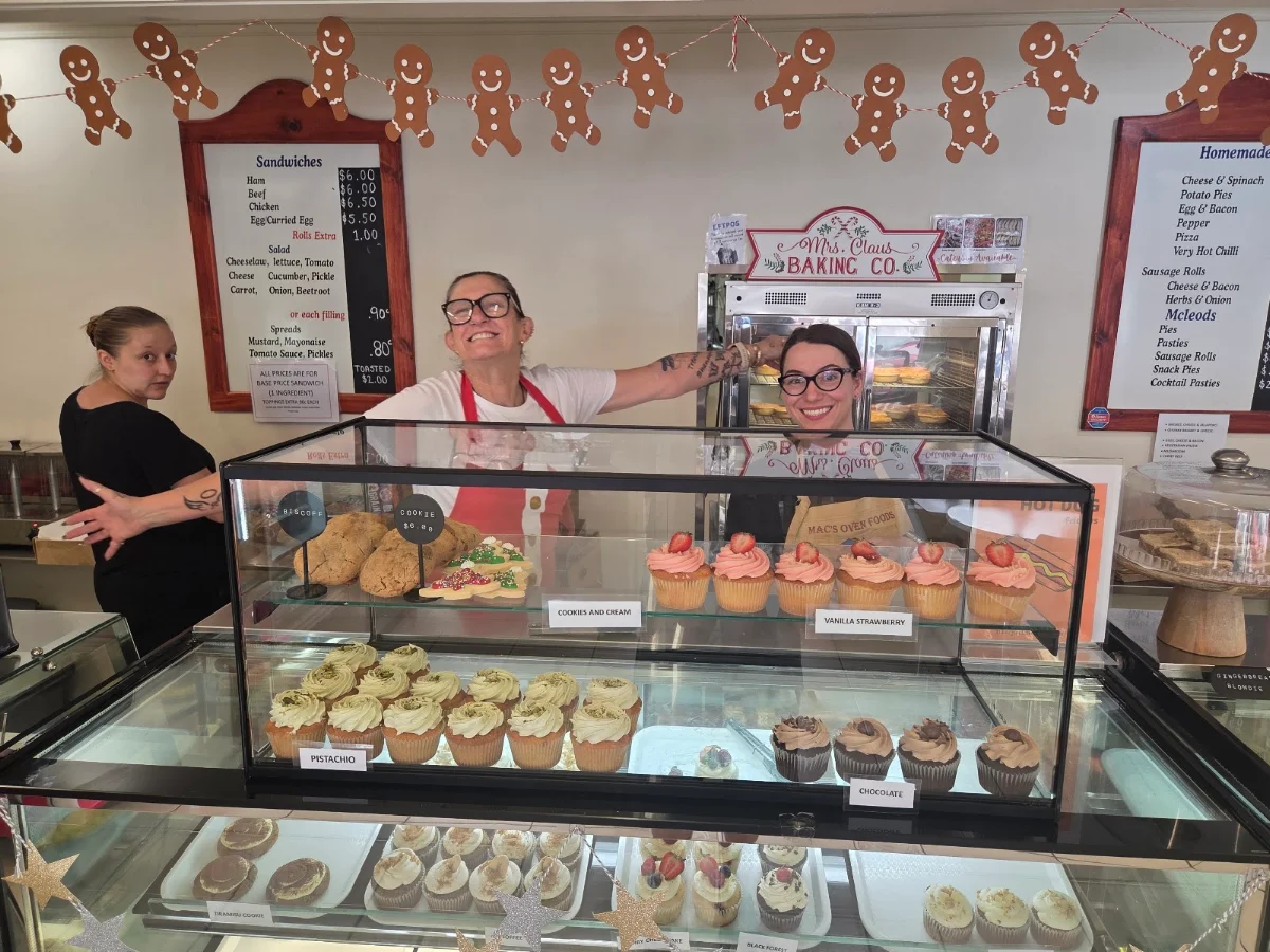 Vibe, Mac's Oven Foods