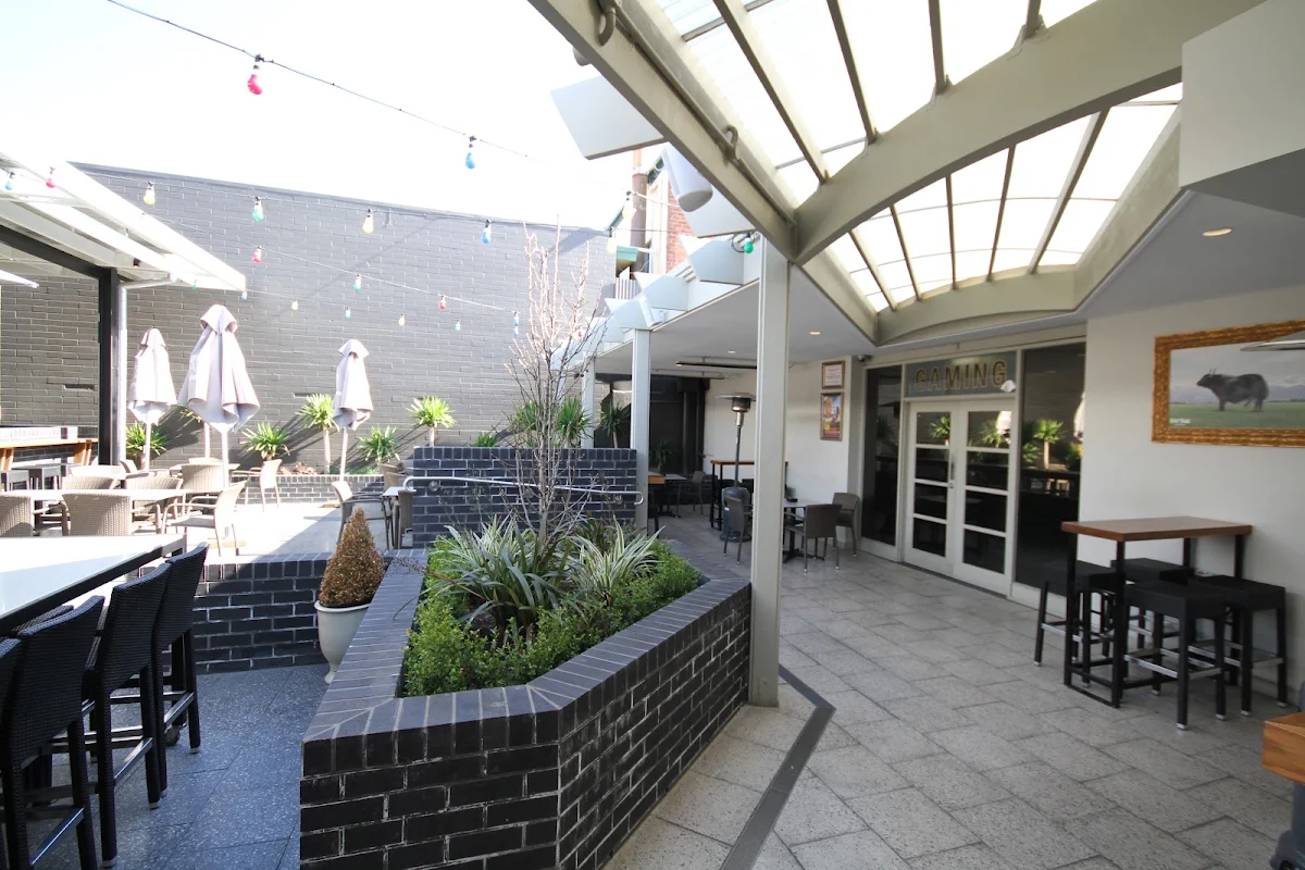 Vibe, Hope Inn Hotel