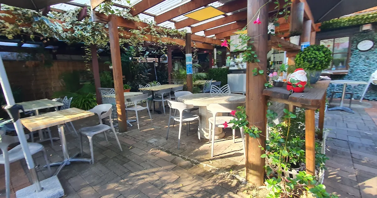 Vibe, Provence Garden Cafe Eastwood
