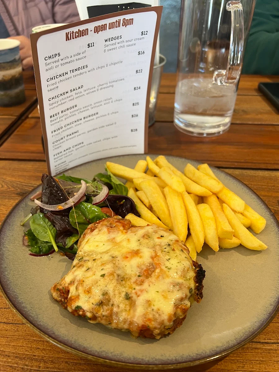 Menu, The Court