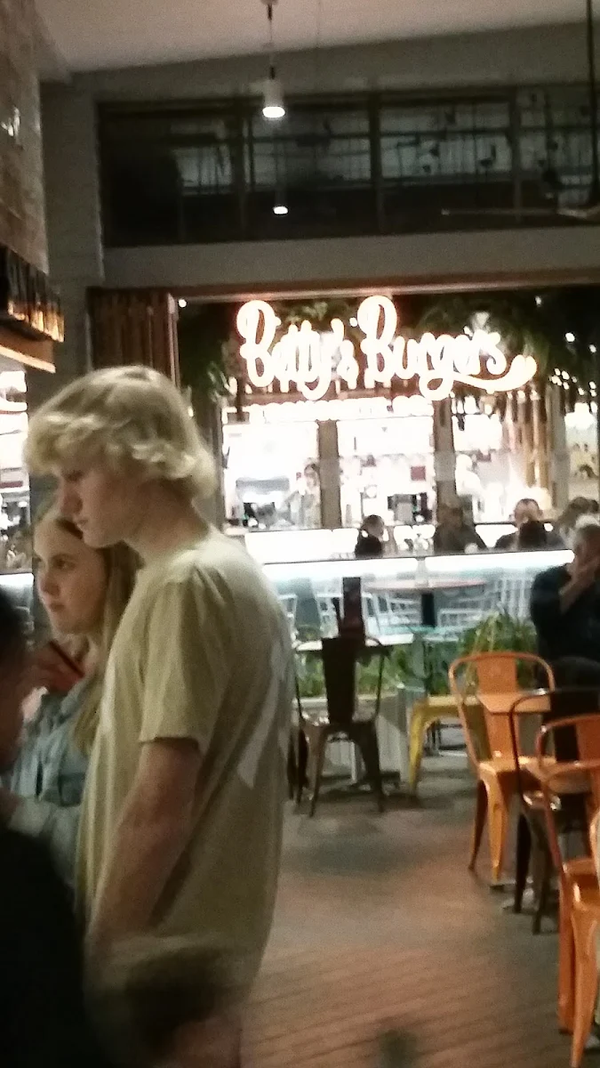 Vibe, Betty's Burgers