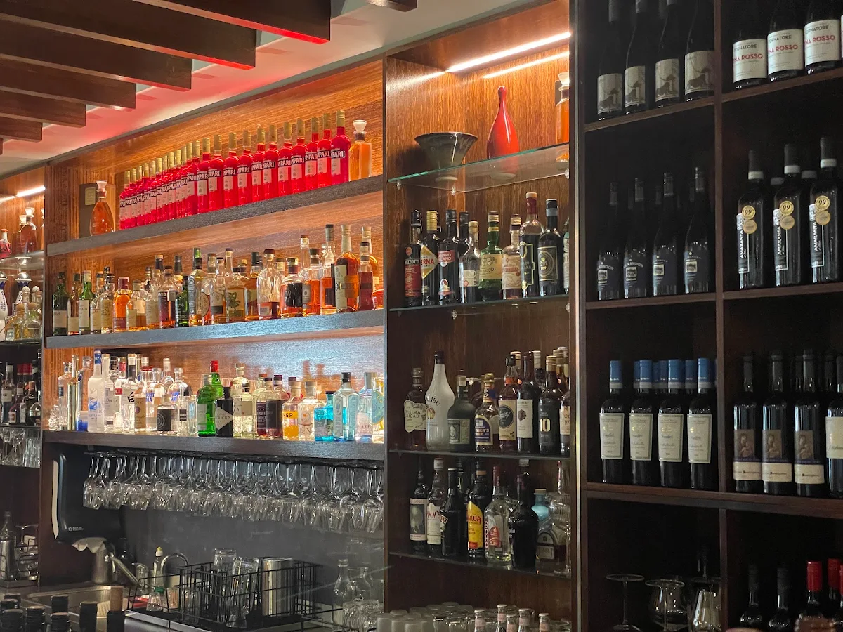 Vibe, SUD Food and Wine