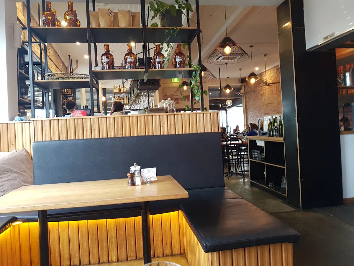Vibe, Main Street Cafe