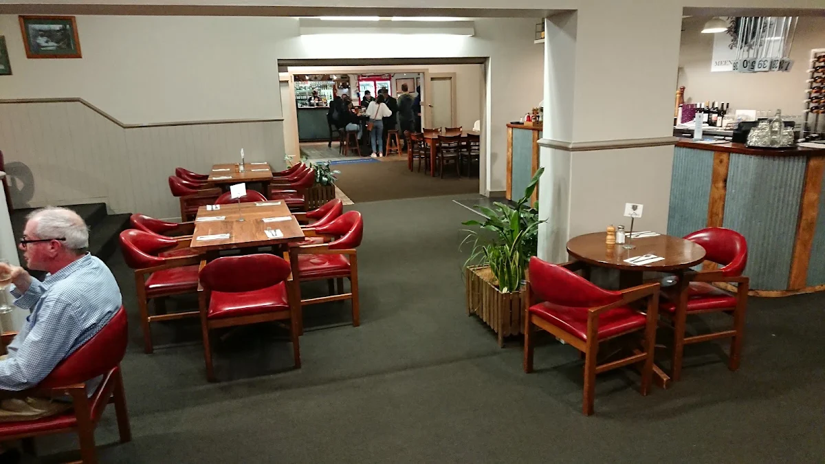 Vibe, Meeniyan Hotel