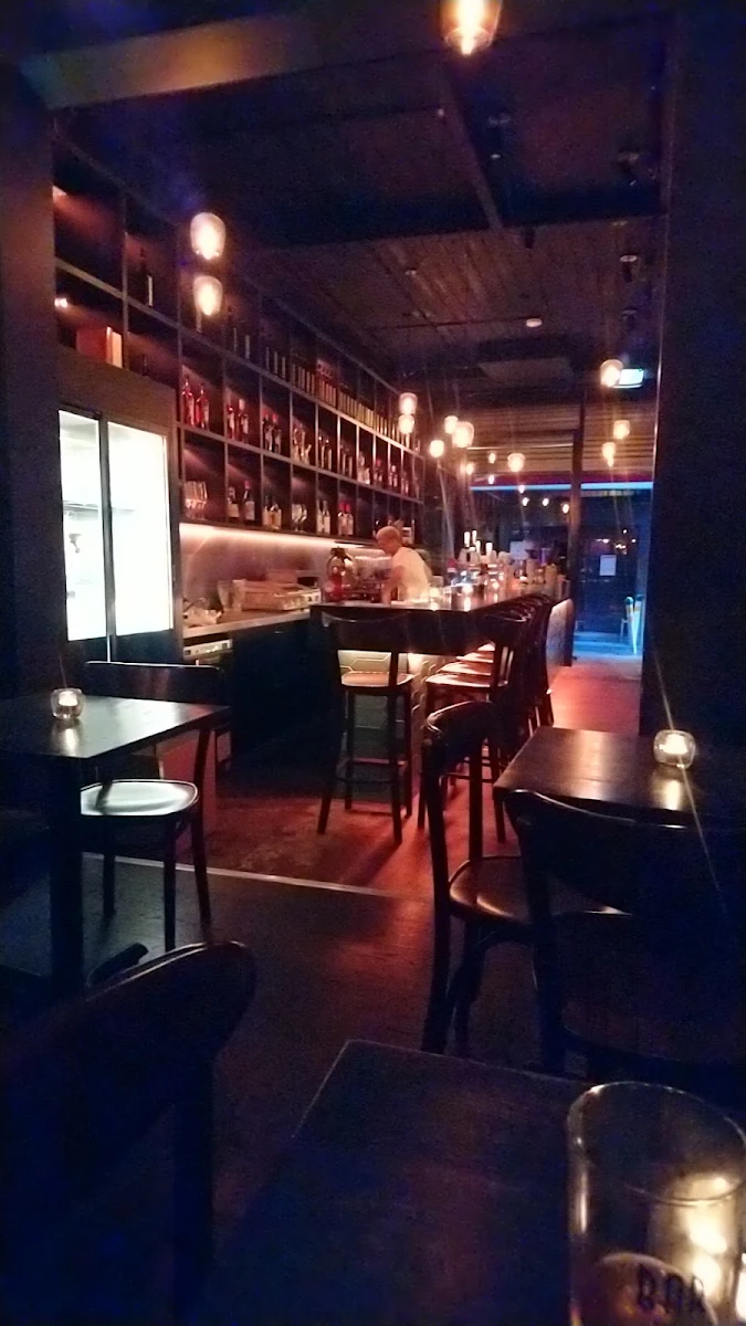 Vibe, Bar Carlo