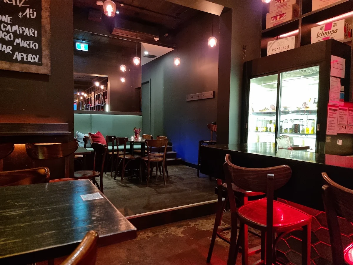 Vibe, Bar Carlo