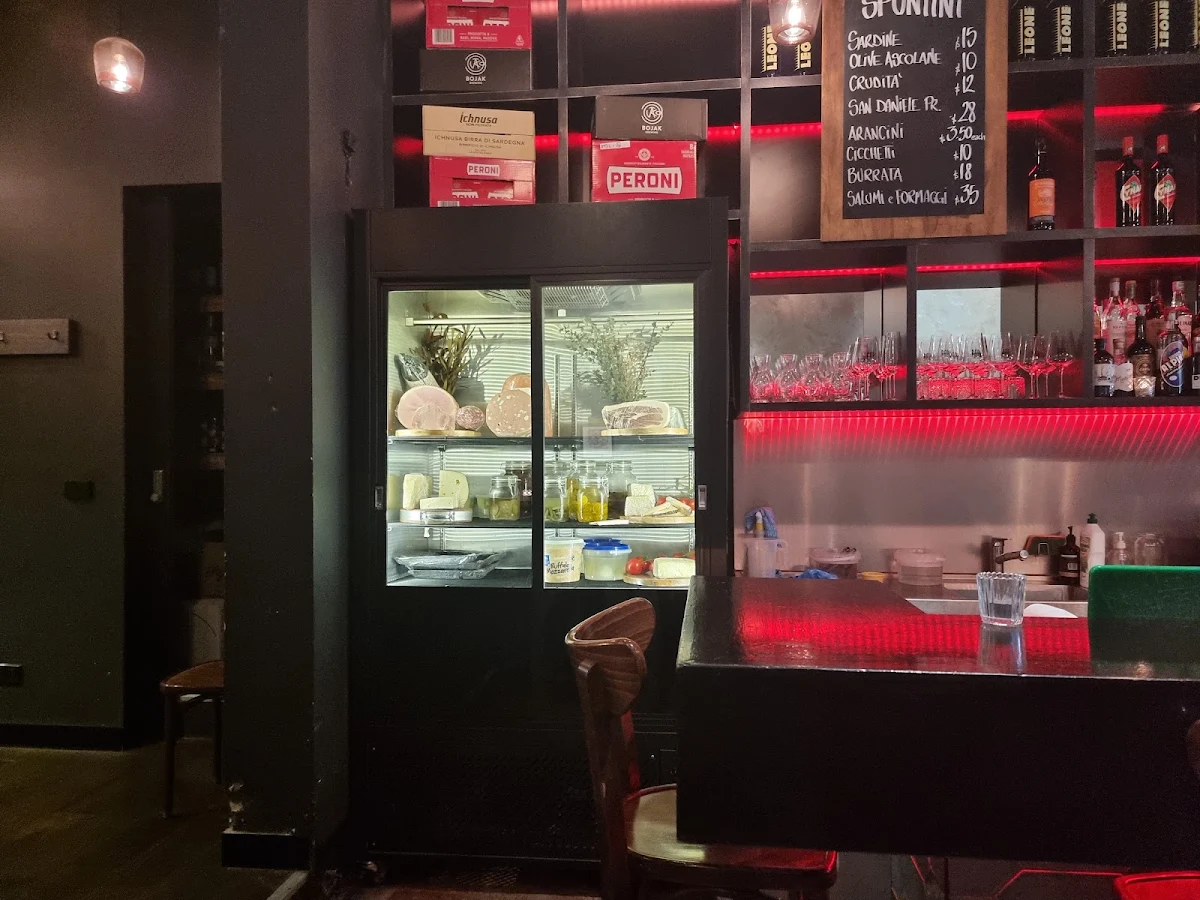 Vibe, Bar Carlo
