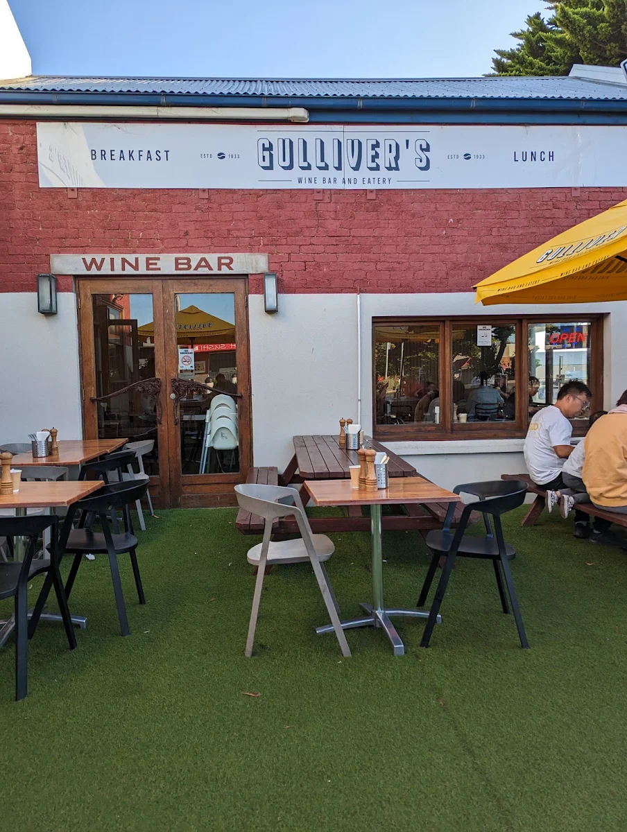 Vibe, Gullivers cafe