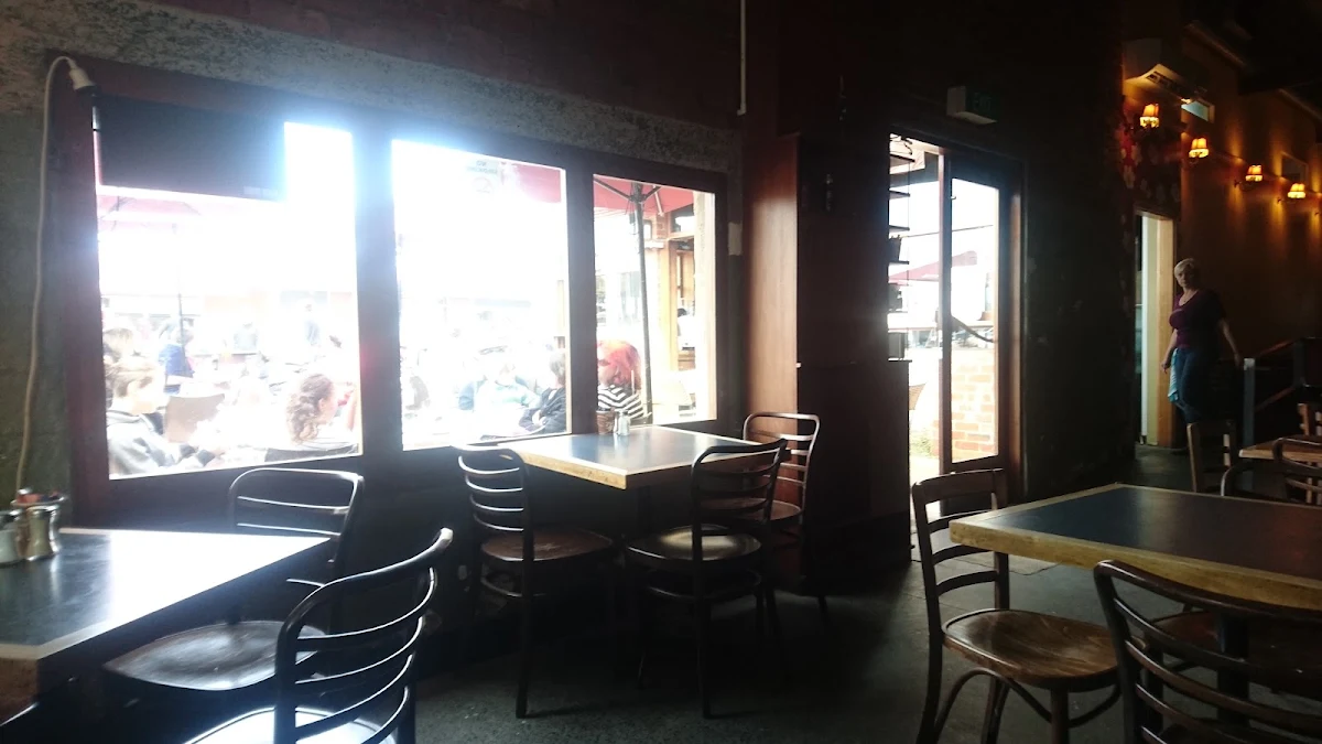 Vibe, Gullivers cafe