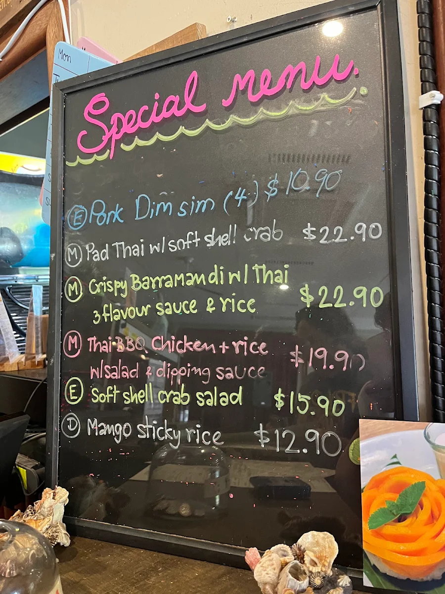 Menu, The Wombarra Bowlo & Thai Food