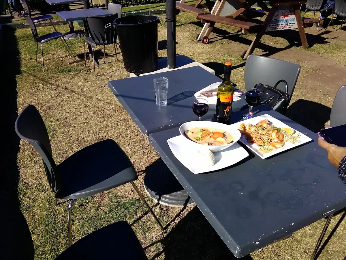 Vibe, The Wombarra Bowlo & Thai Food