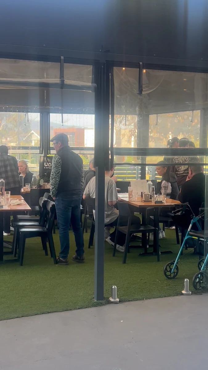 Vibe, Catalina Kitchen Cafe, Bar & Restaurant