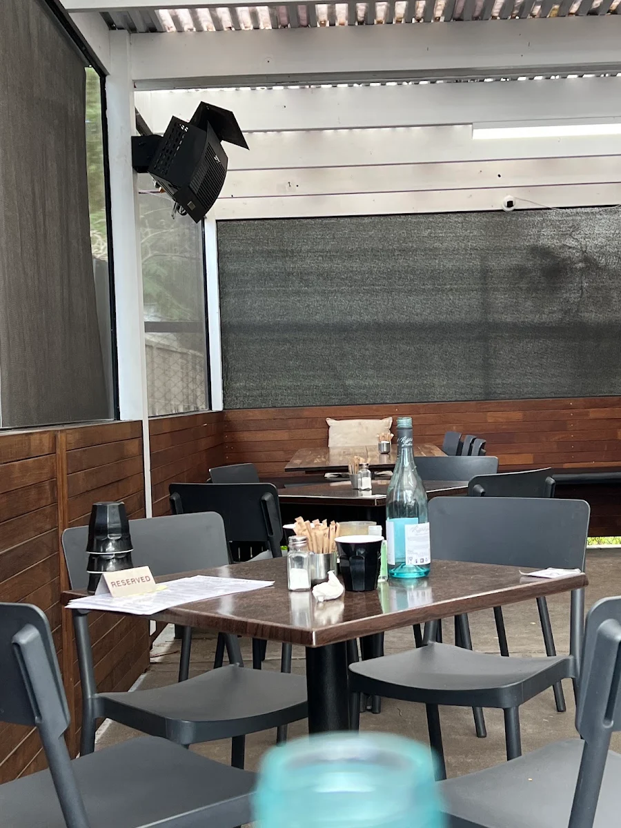 Vibe, The White Rabbit Cafe, Bar and Grill