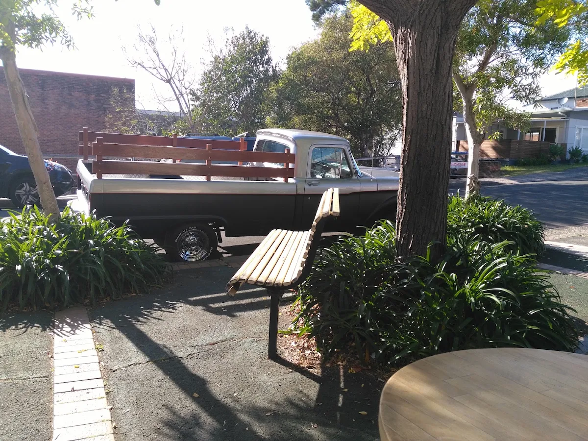 Vibe, The White Rabbit Cafe, Bar and Grill